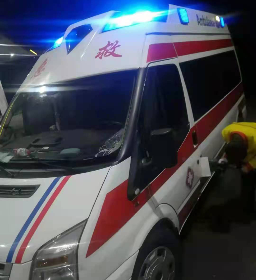 广州专业救护车出租